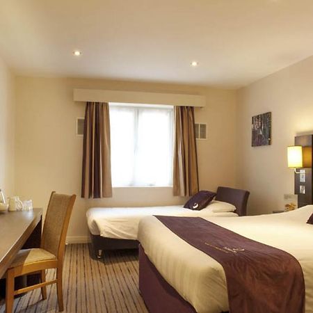 Premier Inn Fleet Esterno foto