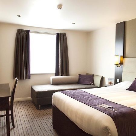 Premier Inn Fleet Esterno foto