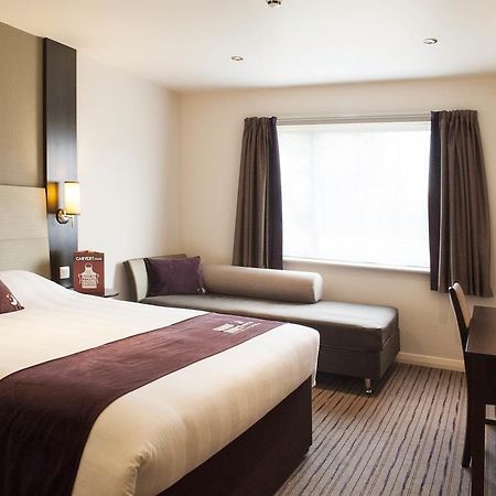 Premier Inn Fleet Esterno foto