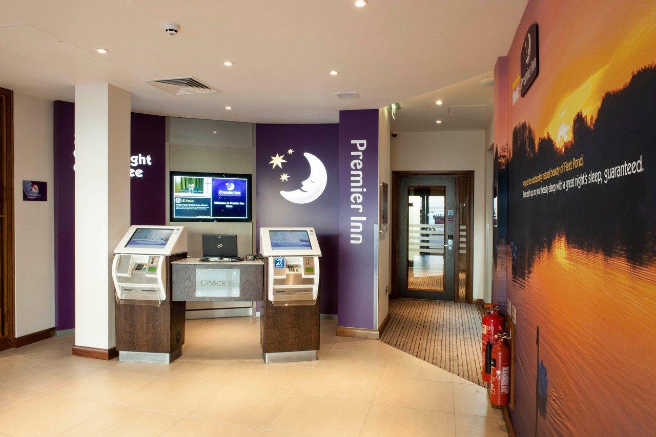 Premier Inn Fleet Esterno foto