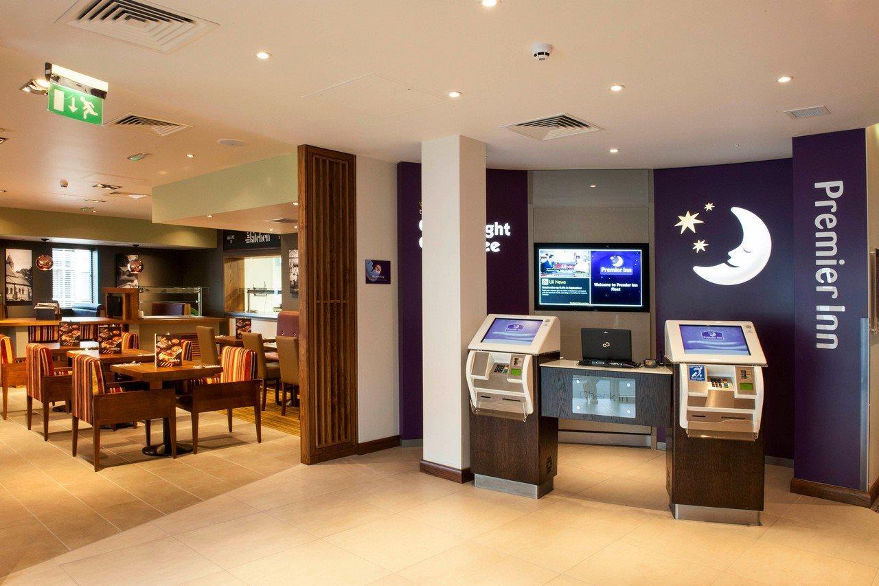 Premier Inn Fleet Esterno foto
