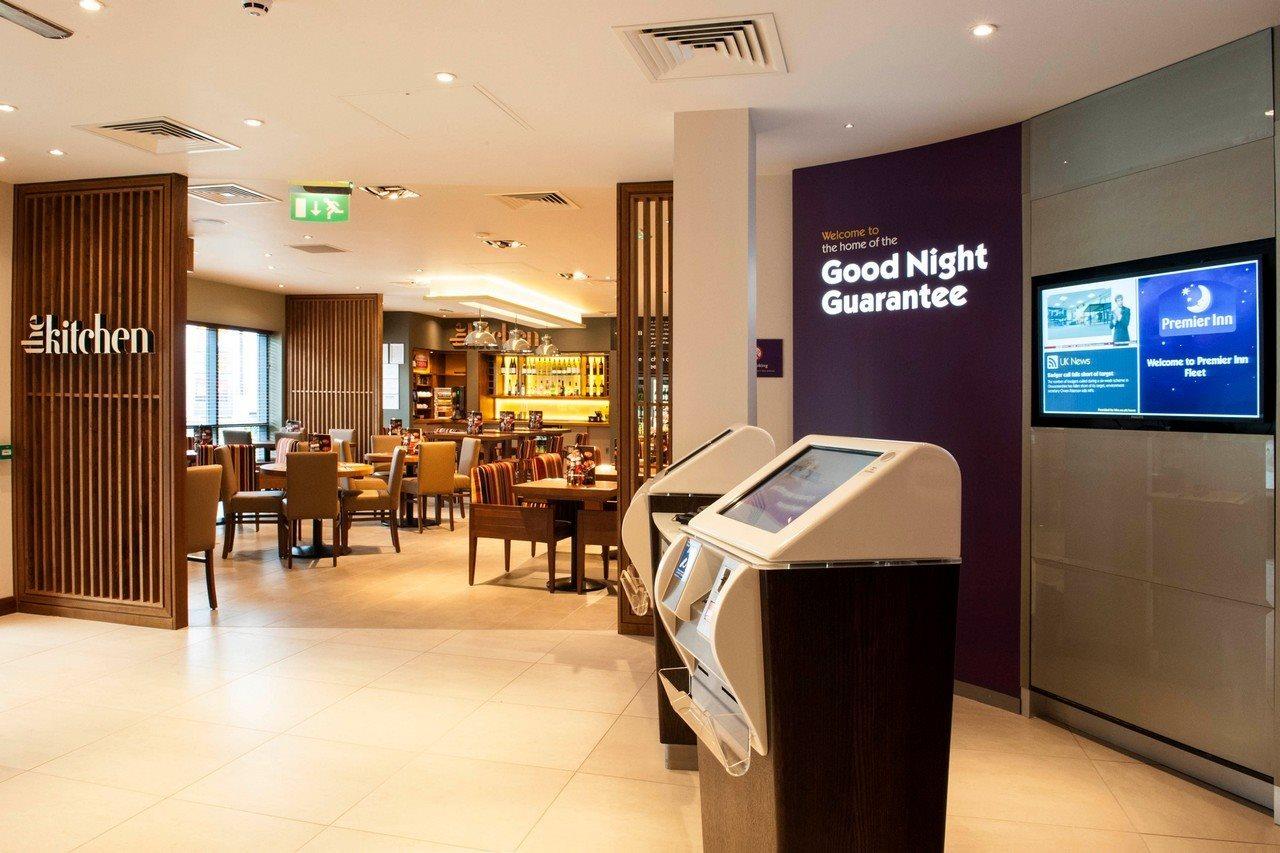 Premier Inn Fleet Esterno foto