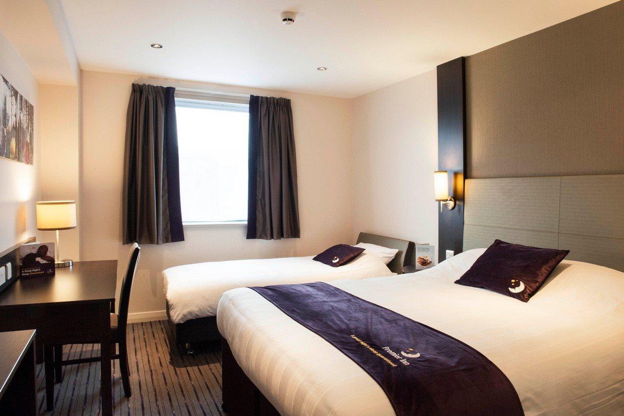 Premier Inn Fleet Esterno foto