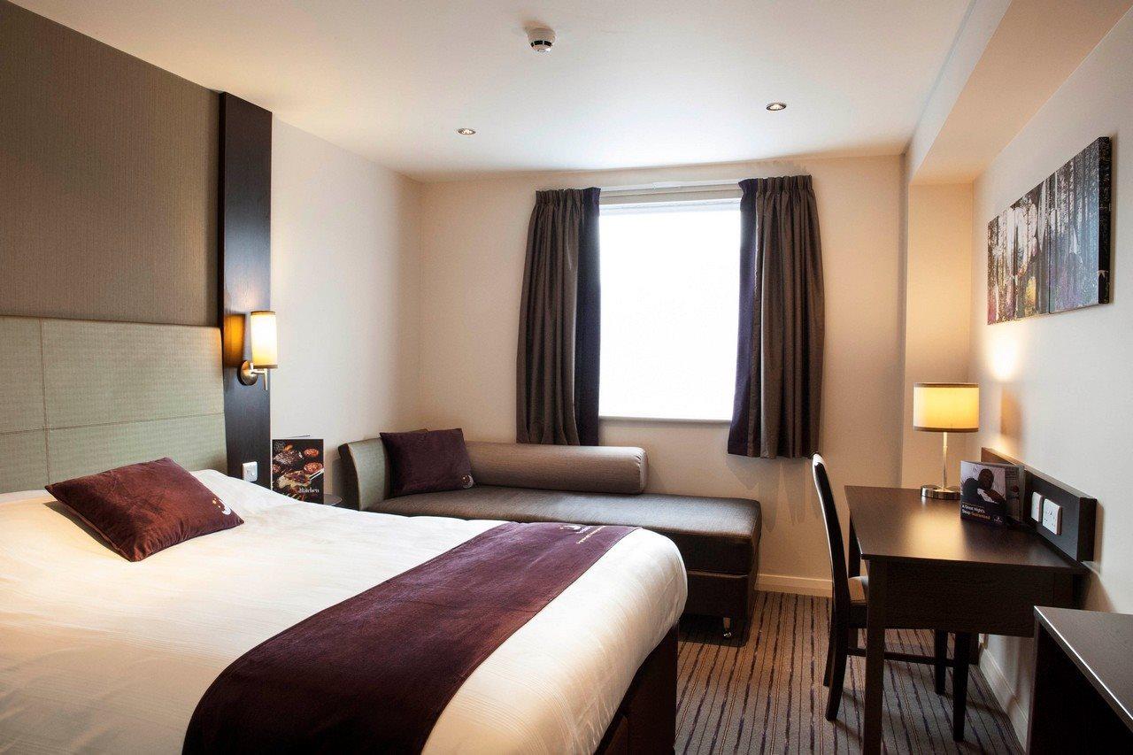 Premier Inn Fleet Esterno foto