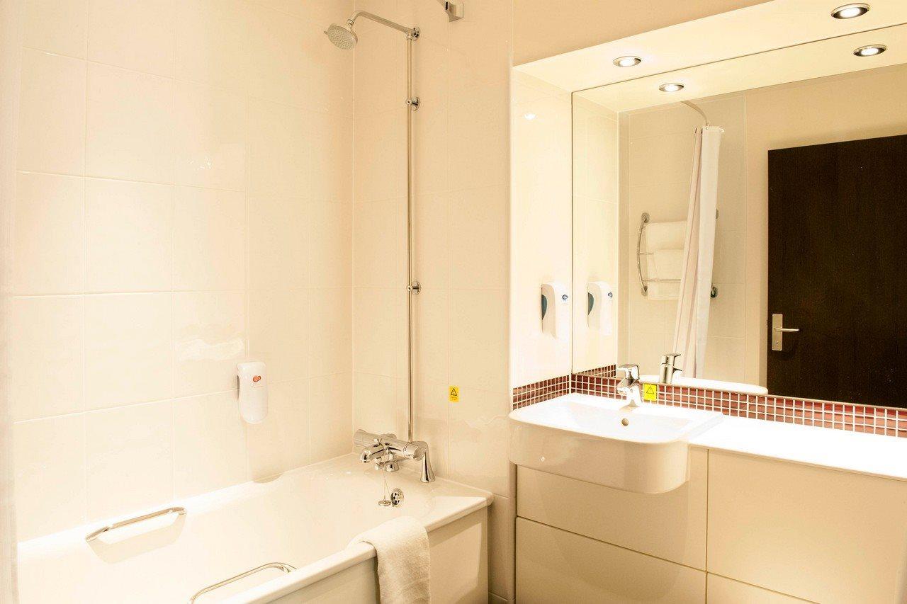 Premier Inn Fleet Esterno foto