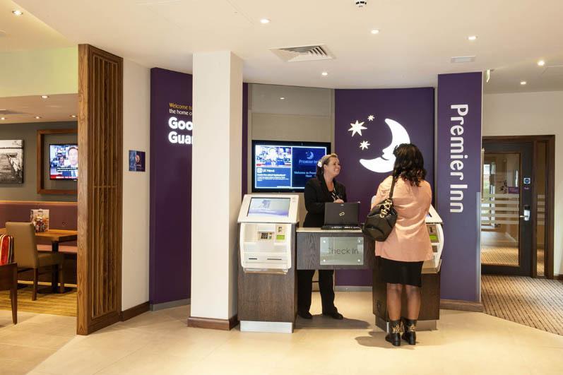 Premier Inn Fleet Esterno foto
