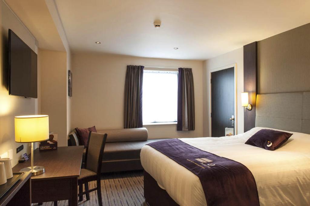 Premier Inn Fleet Esterno foto