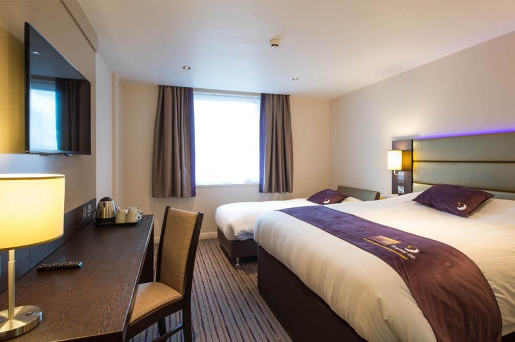 Premier Inn Fleet Esterno foto