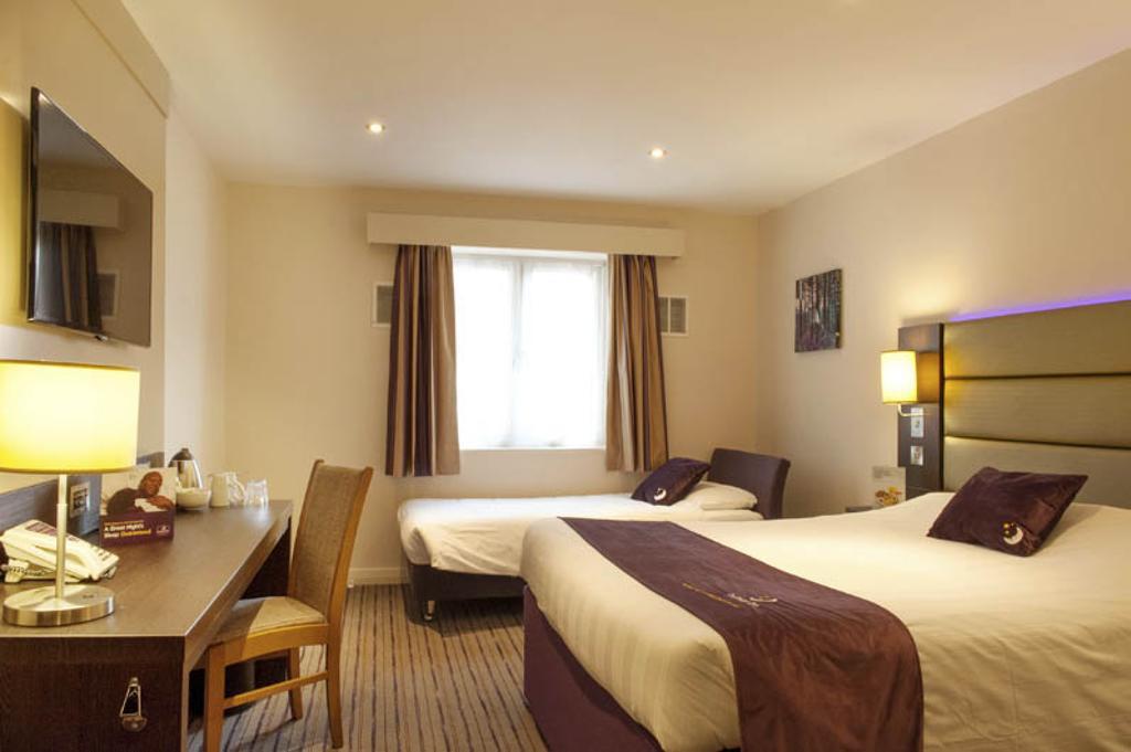 Premier Inn Fleet Esterno foto