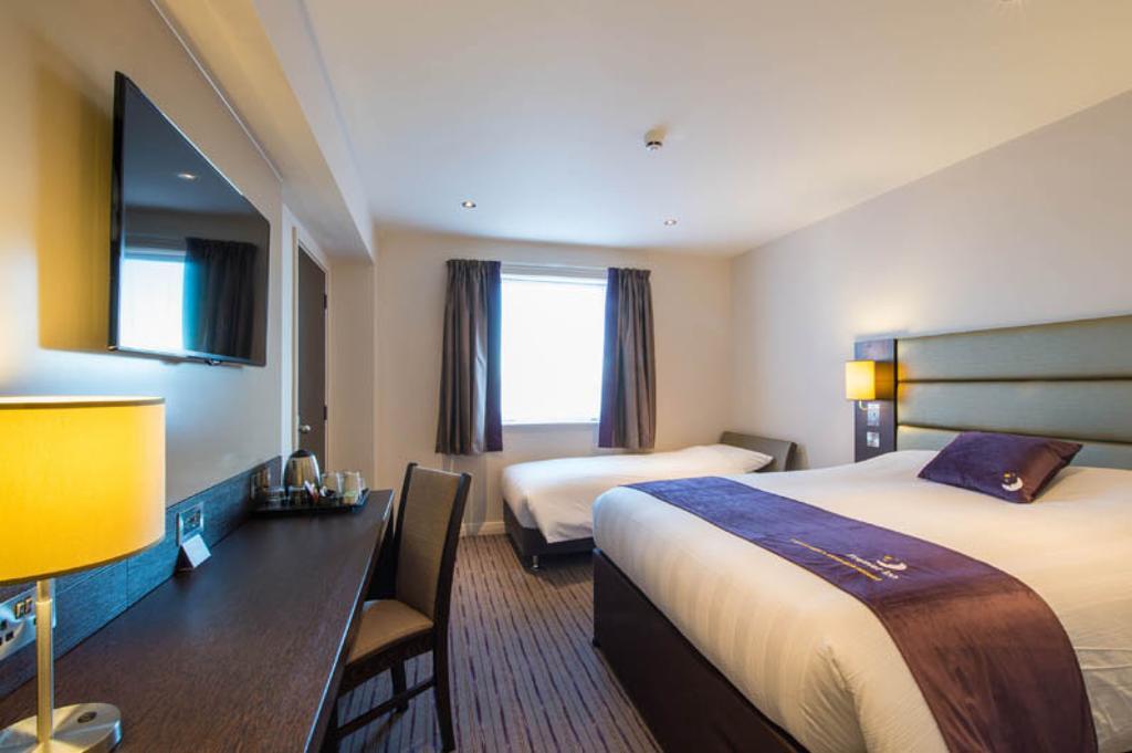 Premier Inn Fleet Esterno foto