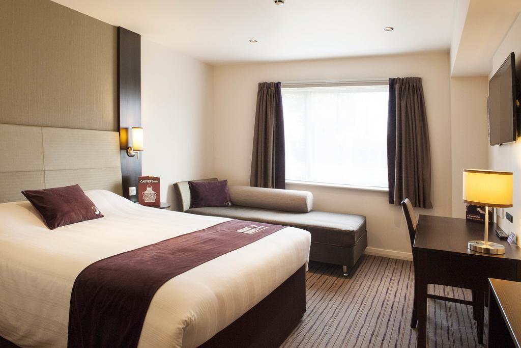 Premier Inn Fleet Esterno foto