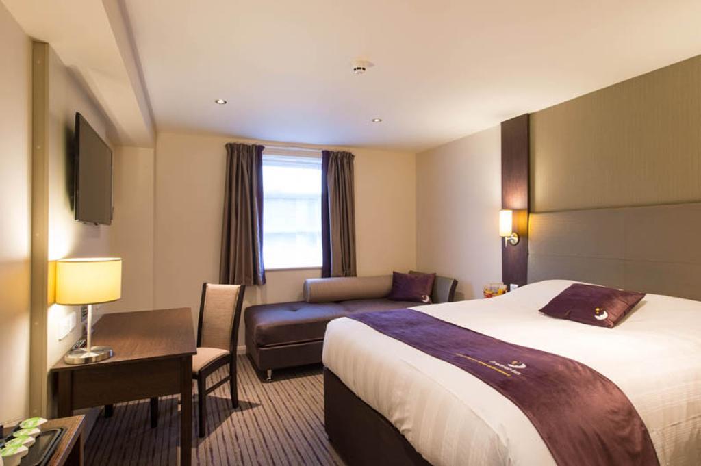 Premier Inn Fleet Esterno foto