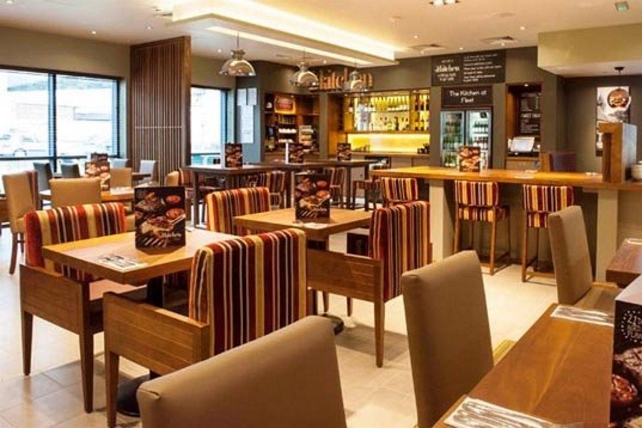 Premier Inn Fleet Esterno foto