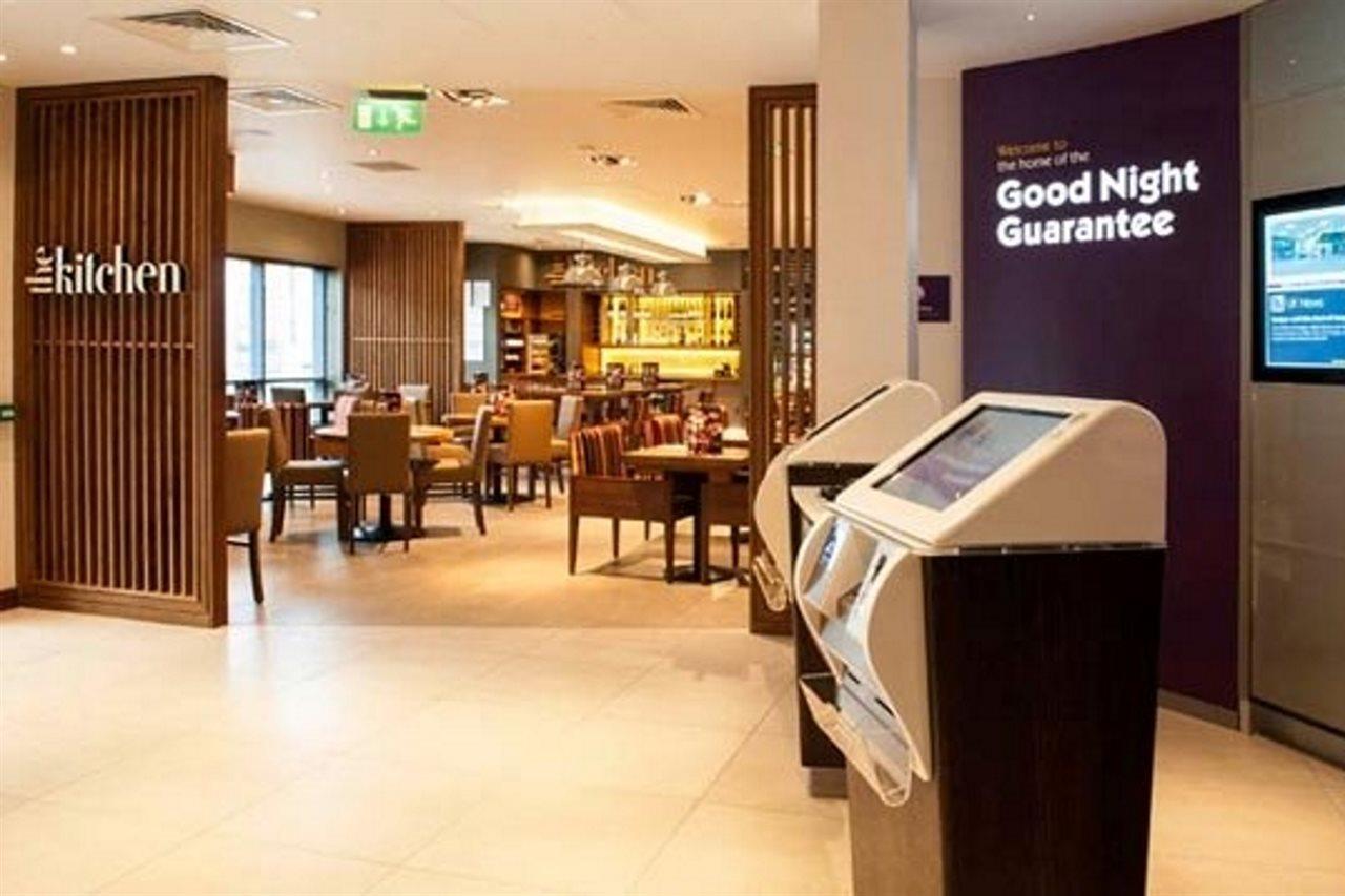 Premier Inn Fleet Esterno foto